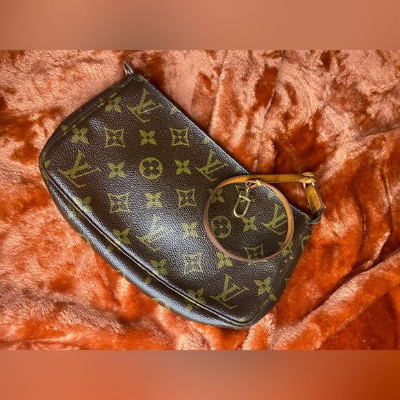 Louis Vuitton Vintage Monogram Pochette - Picture 5 of 7